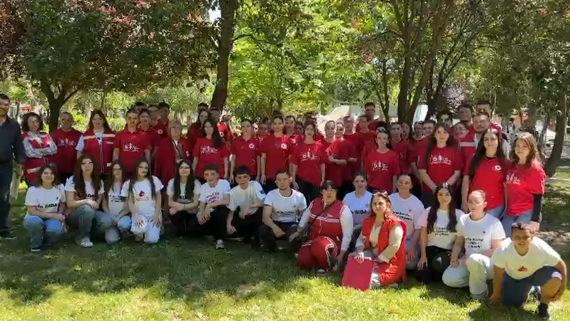 gjimnazistet-e-elbasanit-shkelqejne-ne-konkursin-rajonal-te-ndihmes-se-pare-organizuar-nga-kryqi-i-kuq-shqiptar